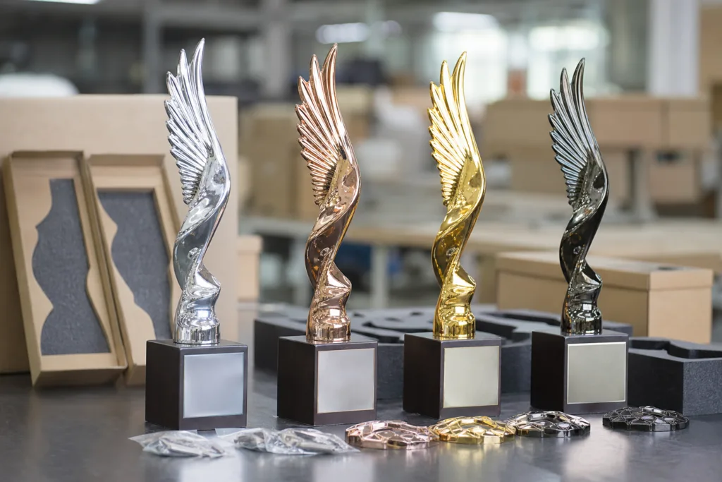 Mixed-SKU Bulk Trophy Orders: How to Control Complexity 2 Custom metal trophy variants with shared bases, different finishes and packaging components